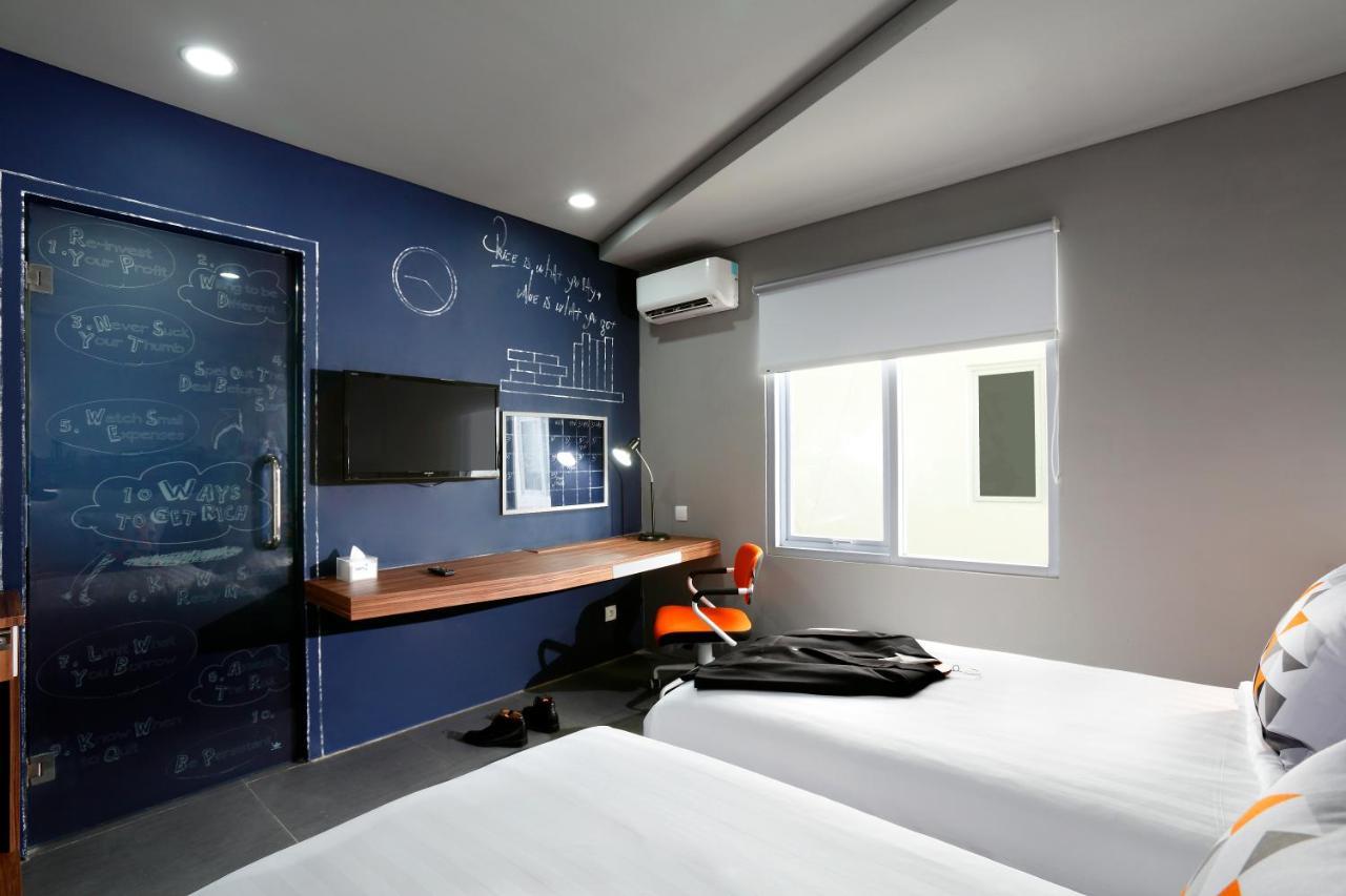 Berry Biz Hotel Sunset Road Seminyak Eksteriør bilde