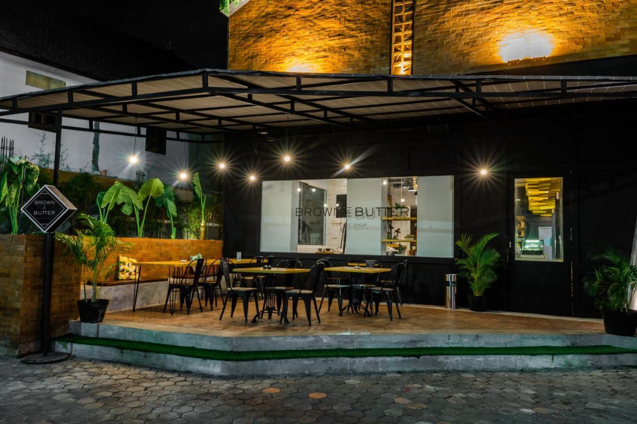 Berry Biz Hotel Sunset Road Seminyak Eksteriør bilde